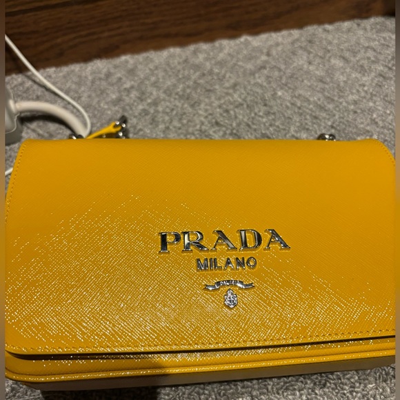 Aunthentic Prada 2 way  cross-body vitello leather perfect condition - Picture 9 of 12